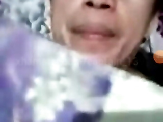 MOBILE FUN 41 - Indonesian mom wants fun in video call